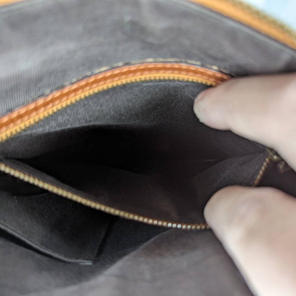 GUCCI Studded Flat Messenger Bag - Picture 11 of 11
